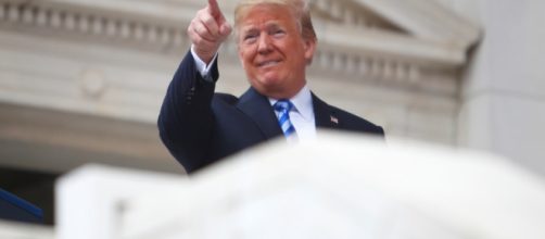 Trump anuncia nuevos aranceles a tecnolog&iacute;a china