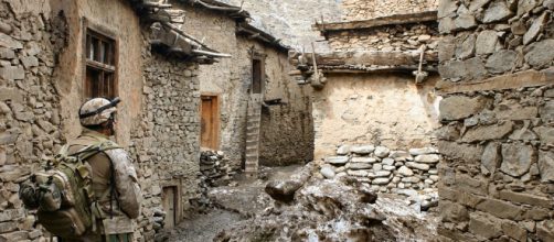 US marine in Afghan village. Image credit wikilimages/ pixabay.com