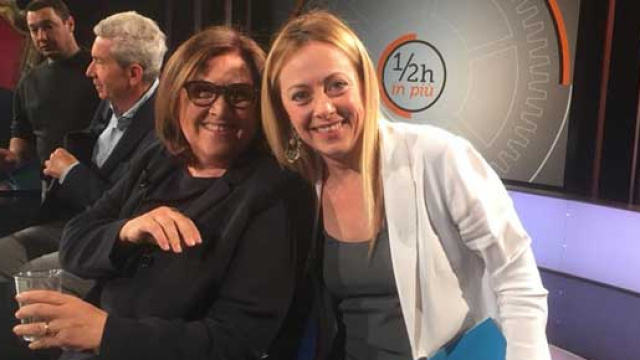 A destra la leader di Fratelli d'Italia, Giorgia Meloni