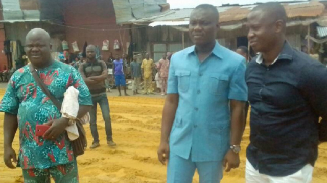 Armand Gans&egrave;, Directeur General de la SOGEMA accompagn&eacute; de son adjoint