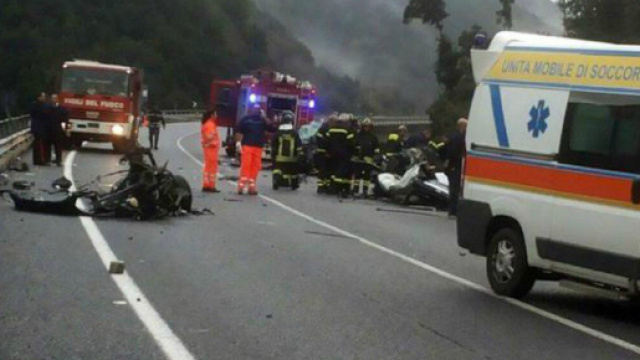 Calabria, 2 ragazzi muoiono a causa di un incidente (foto di repertorio)