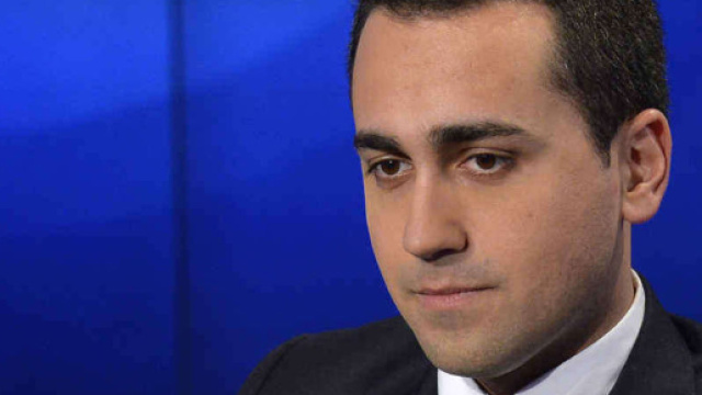 Luigi Di Maio al centro della scena politica ma anche delle critiche