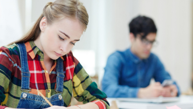 Per migliaia di studenti l'esame di maturit&agrave; &egrave; sempre pi&ugrave; vicino, cresce l'attesa per i nomi dei commissari esterni