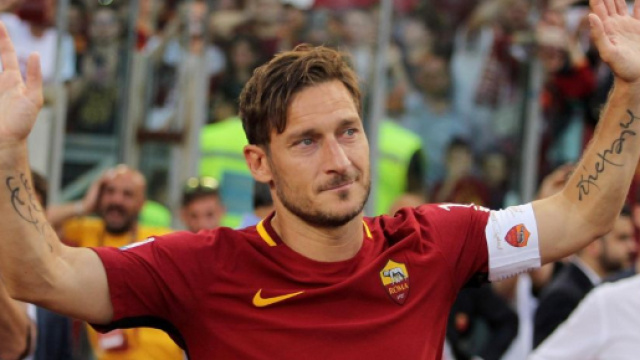Totti: "Non sono ancora un dirigente della Roma, ma lo diventer&ograve;