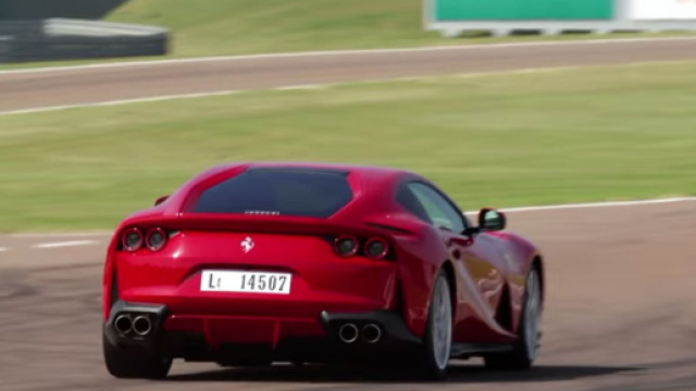 Ferrari 812 Superfast in pista a Fiorano