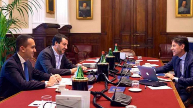 Il primo tavolo tra Matteo Salvini, Luigi Di Maio e Giuseppe Conte