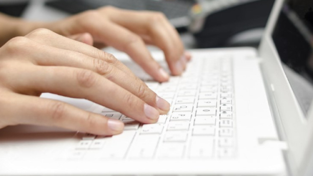 Insult&ograve; azienda su Facebook: 43enne licenziata per giusta causa - teleromagna24.it