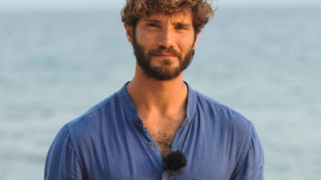 Stefano De Martino coinvolto in un incidente stradale, per fortuna nessun problema