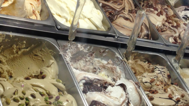 Torino, il caso del gelataio multato per un po' di panna