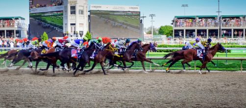 Churchill Downs Racetrack 2018 Kentucky Derby begins! [Image source: Bill Brine - Wikimedia Commons]