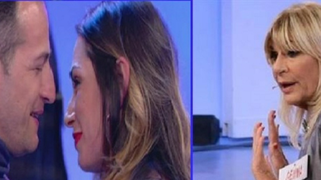 Uomini e Donne, nuova registrazione over: allusioni piccanti, baci e addii