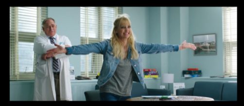Anna Faris stars in new film "Overboard" [Image source: PantelionFilms/YouTube]