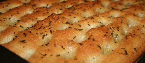 Focaccia Genovese Recipe (Italian olive oil bread with sea salt ... -CCO Commons | Jennifer | Wikimedia