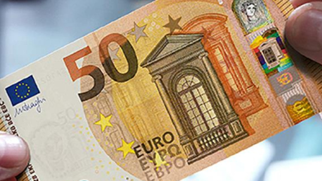 Banconote da 50 Euro che volavano per strada a Camposampiero