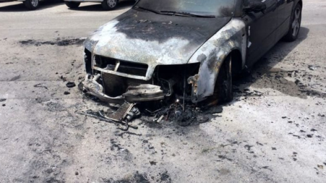 Due giovani arrestati per aver incendiato 14 auto.