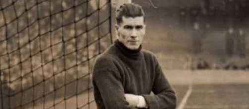 Elisha Scott may be one of the best goalkeepers to grace English football.