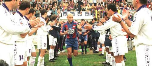 Lo que une el f&uacute;tbol no lo separa ni el hombre