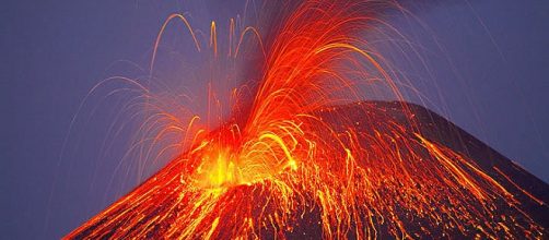 Thousands evacuated in Hawaii after massive earthquake and volcanic eruptions. - [Walter Lim / Flickr]