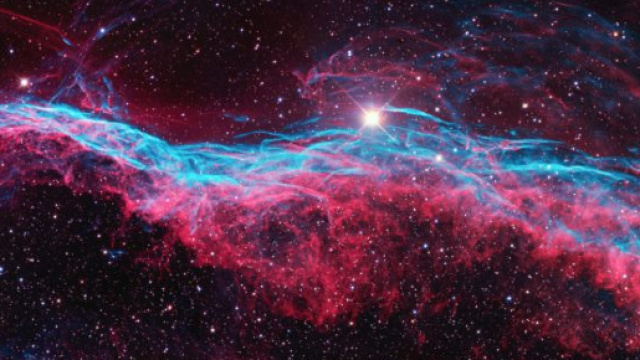 In alto, foto rappresentativa dell'universo