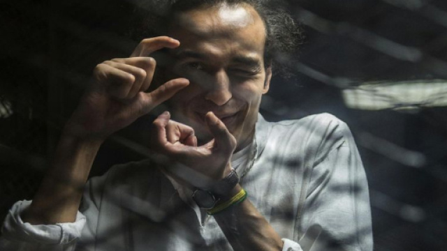 Shawkan, il giornalista egiziano detenuto da 5 anni nella prigione di Tora.