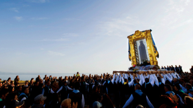 Immagine dell'arrivo a Capo Colonna della Madonnina nera