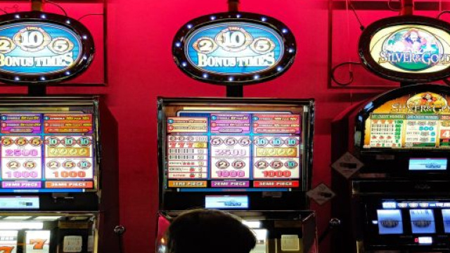 Slot machine imposte dal clan mafioso sequestrate