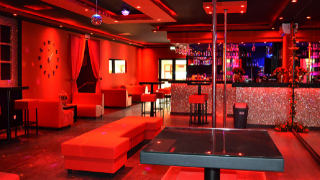 Incendio al night club Caesar di Arezzo