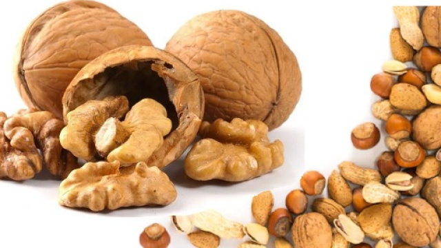 Un regolare consumo di noci (almeno 3 volte alla settimana) riduce del 18% il rischio di fibrillazione atriale.
