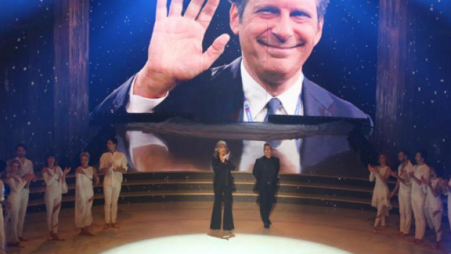 'Vuoi Scommettere?' con Michelle Hunziker e Aurora omaggia Fabrizio Frizzi