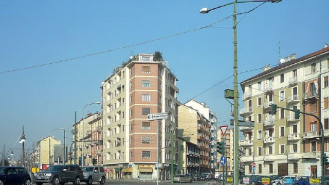 A Torino in zona Borgo Vittorio una famiglia di 5 persone, madre, padre e tre figli piccoli, &egrave; costretta a vivere in auto.