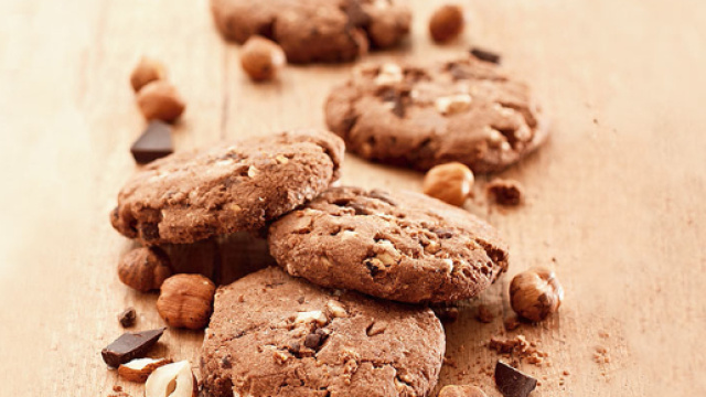 Biscotti di nocciole e cioccolato - Ci Piace Cucinare - cipiacecucinare.it