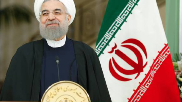 In alto, il presidente iraniano Rohani