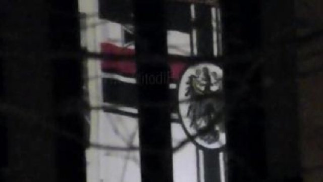 La foto della presunta bandiera neonazista nella caserma CC di Firenze: in realt&agrave; appartiene alla marina militare germanica del Secondo Reich.
