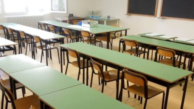 Studente prende a pugni in faccia il professore