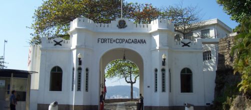 Mulheres s&atilde;o impedidas de entrar em base militar ap&oacute;s demonstrarem conota&ccedil;&otilde;es pol&iacute;ticas