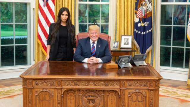 Donald Trump re&ccedil;oit Kim Kardashian &agrave; la Maison Blanche