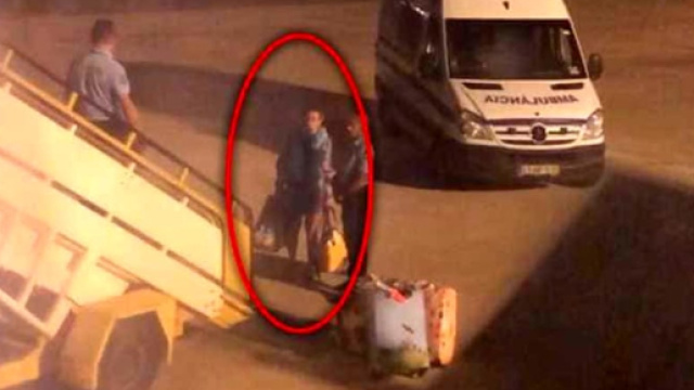 Passeggero maleodorante fatto scendere a forza da un Boeing 737 della Transavia - Telegraaf.nl