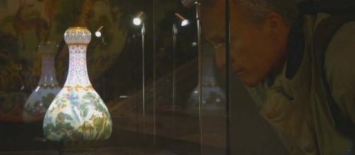 A Chinese vase that had been hidden away in a French woman's attic sold for &pound;14m on auction. [Image euronews (in English)/YouTube]