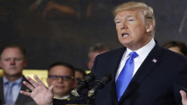 Donald Trump d&eacute;fend l'accord conclu avec Kim Jong-un