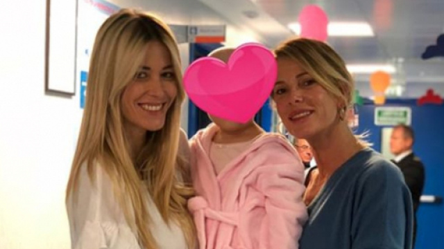 Elena Santarell, una piccola paziente e Alessia Marcuzzi(da sinistra) | Credit: Instagram