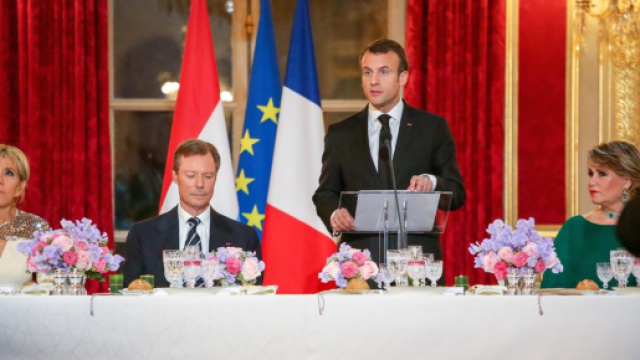 Emmanuel Macron : 50000 ou 500000 les nouvelles assiettes ?. - gala.fr