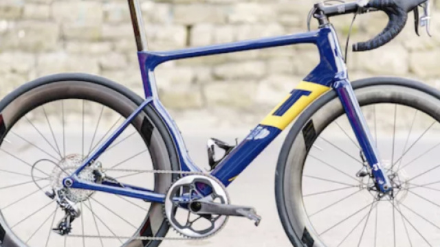 Una bicicletta Aqua Blue (foto twitter)