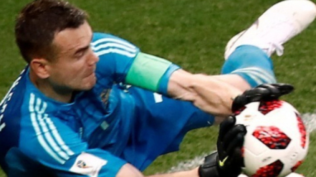 Igor Akinfeev: le sue prodezze tra i pali portano la Russia ai quarti di finale del Mondiale casalingo