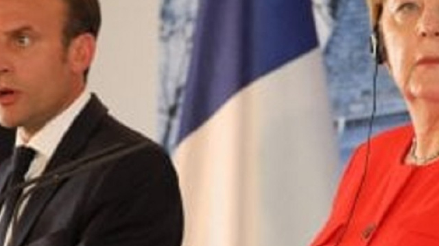 L'espressione tesa di Angela Merkel durante la conferenza stampa di ieri