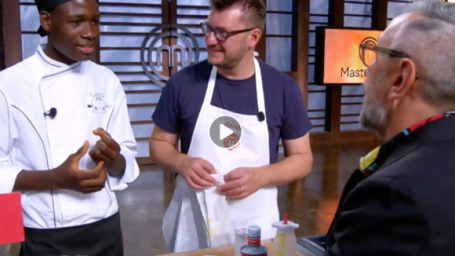 A Napoli Bouyagui Konatel, cuoco migrante gi&agrave; ospite di MasterChef, &egrave; stato ferito con colpi sparati da un fucile ad aria compressa.