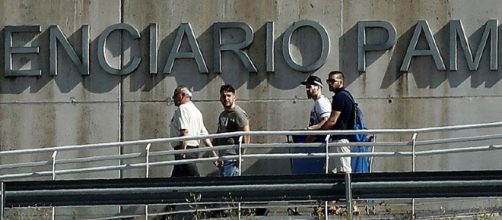 Los cinco miembros de &ldquo;La Manada&rdquo; abandonan las c&aacute;rceles este viernes por la tarde