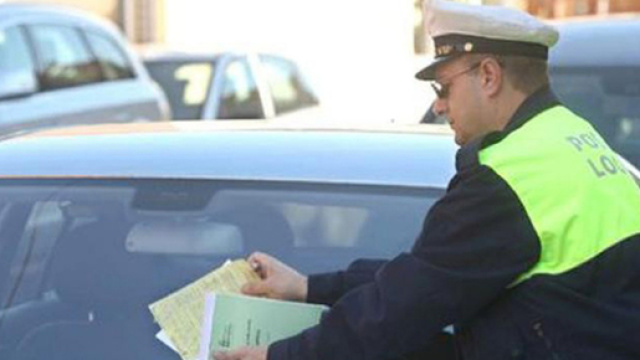 L'incubo di un 70enne: riceve 90 multe e si scopre intestatario di auto guidate da rom