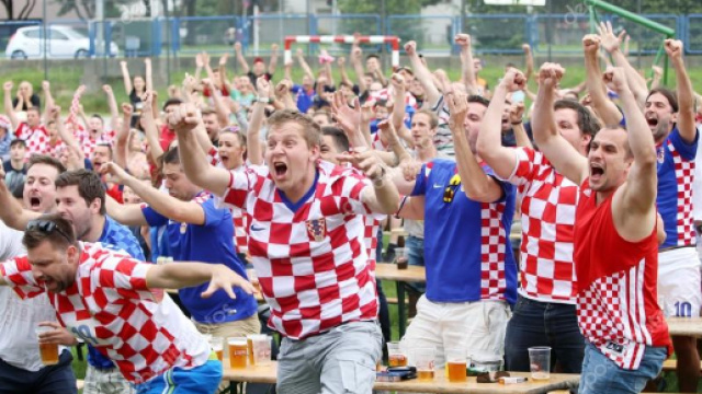 Tifosi della Croazia in festa.