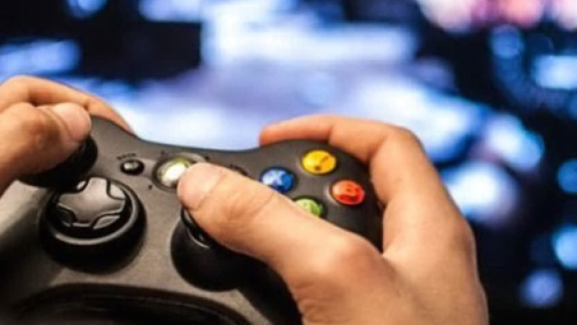 A dieci anni ha rischiato la vita restando incollato al suo videogame