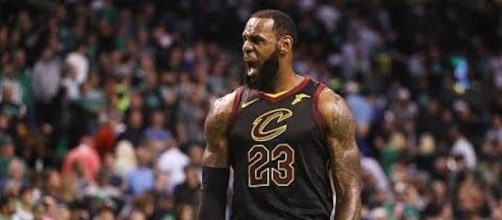 The L.A. Lakers now have the best odds to sign LeBron James at -325 at select sportsbooks. - [Image via NBA / YouTube screencap]